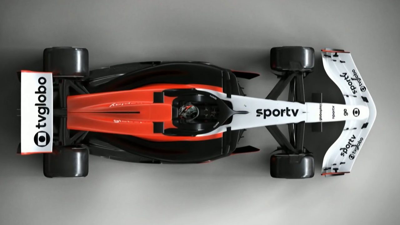 Simulação gráfica de um carro de Fórmula 1 nas cores preta, laranja e branca com os logotipos da TV Globo e SporTV