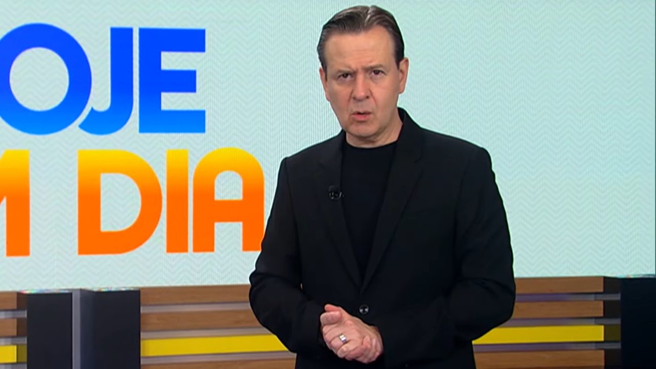 Foto de Celso Zucatelli apresentando o programa Hoje em Dia