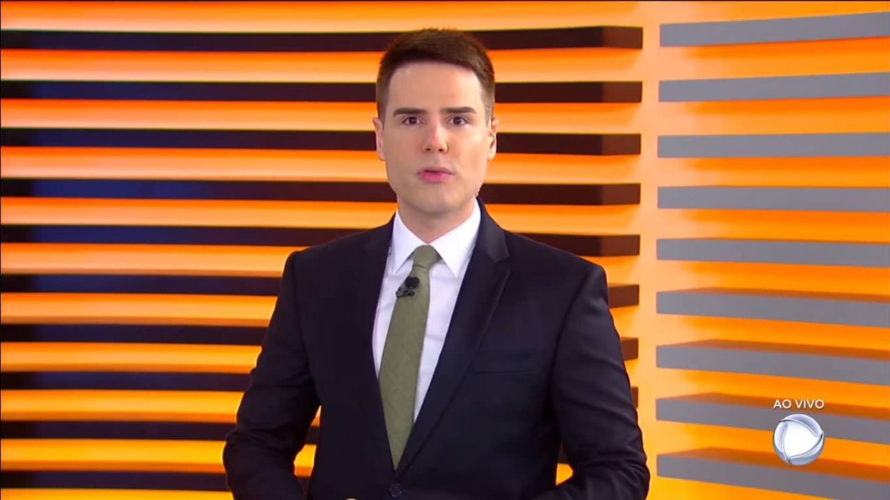 Luiz Bacci no Cidade Alerta: telejornal voltou a perder para novela mexicana do SBT (foto: Reprodução/SBT)