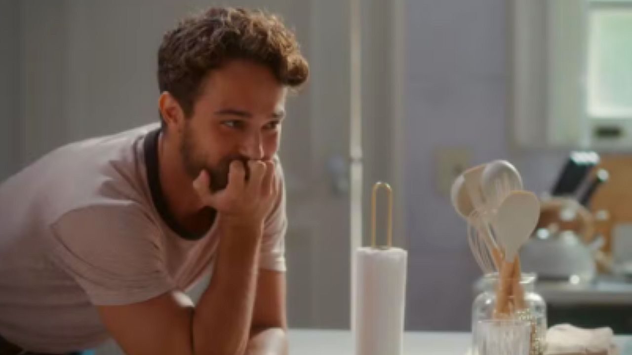 Gael resolve investir na conquista a Naiane em Coração Acelerado(Foto: Reprodução/Globo)