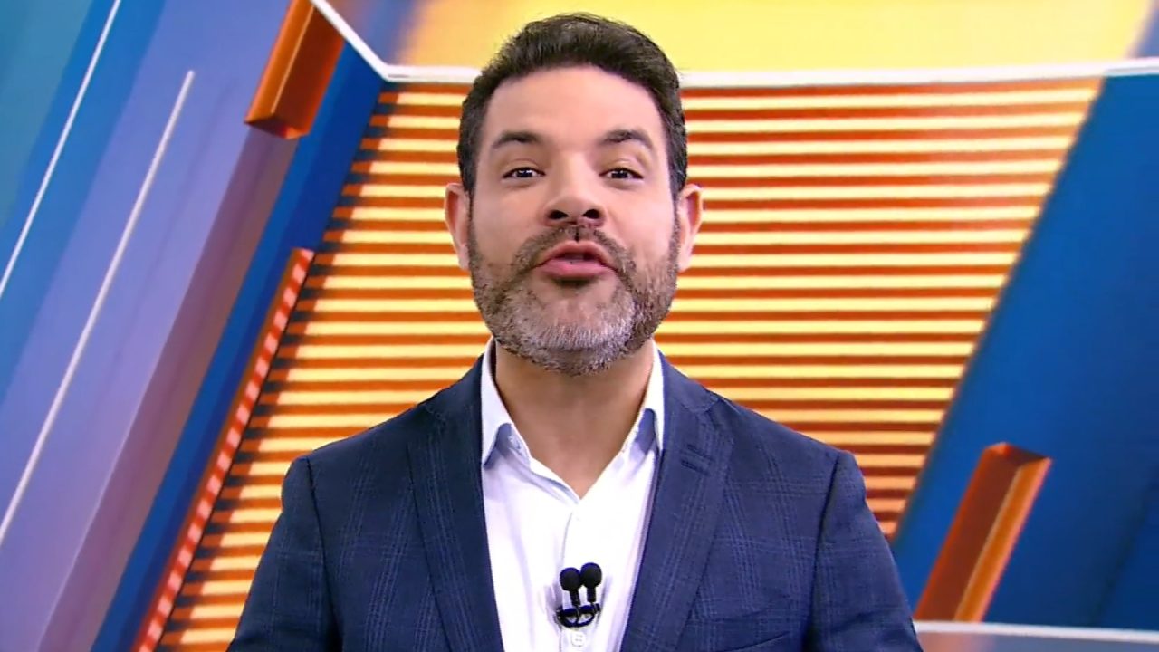 Foto de Darlisson Dutra no estúdio do SBT Manhã