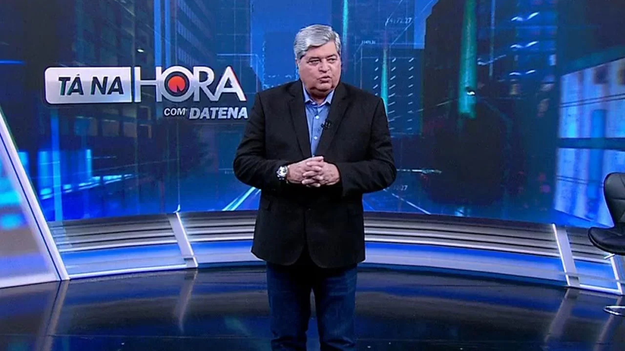 Foto de José Luiz Datena no estúdio do programa Tá na Hora