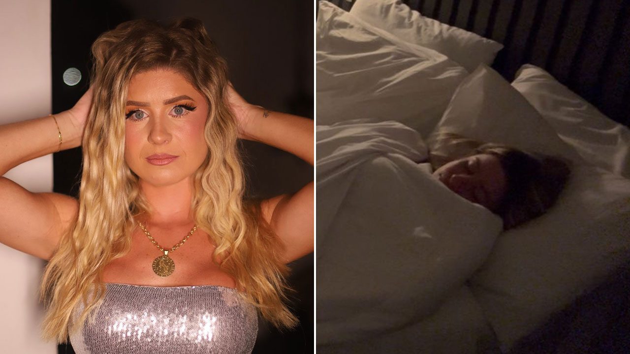 Débora Peixoto em montagem com foto produzida e imagem dormindo coberta até o rosto