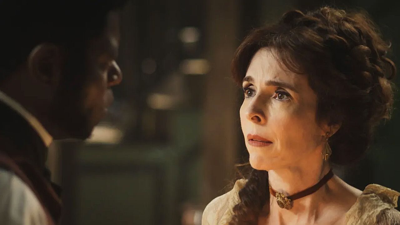 Deborah Evelyn contracena com ator em cena de novela de época ambientada no século XIX