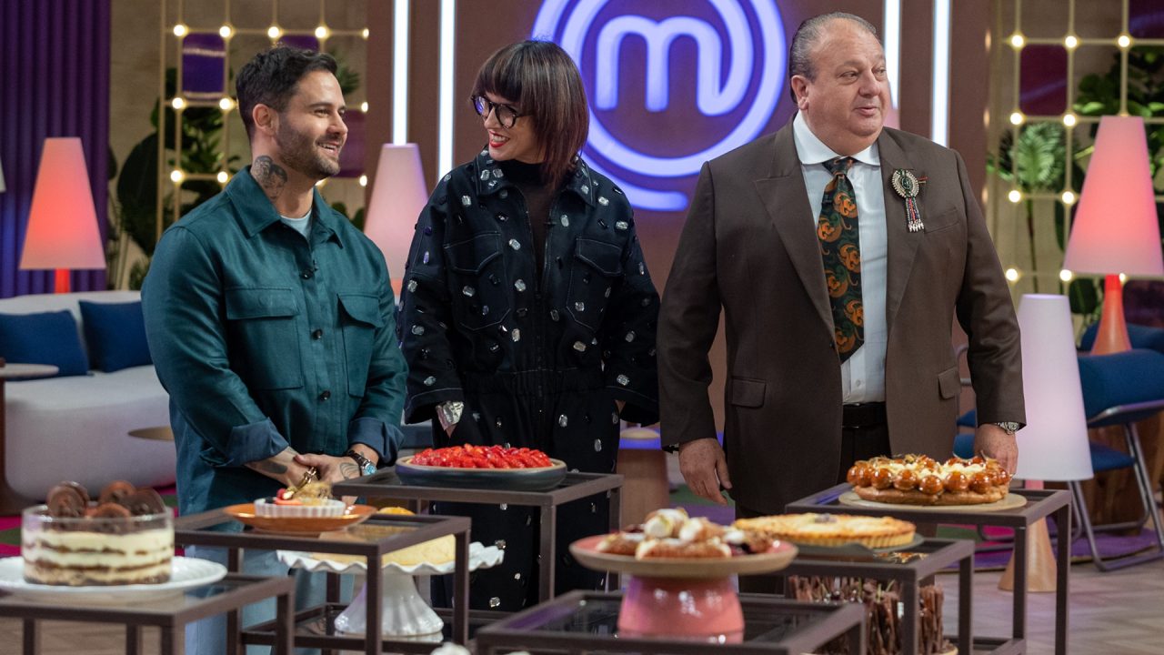 Foto de Diego Lozano, Helena Rizzo e Erick Jacquin na estreia do MasterChef Confeitaria 2