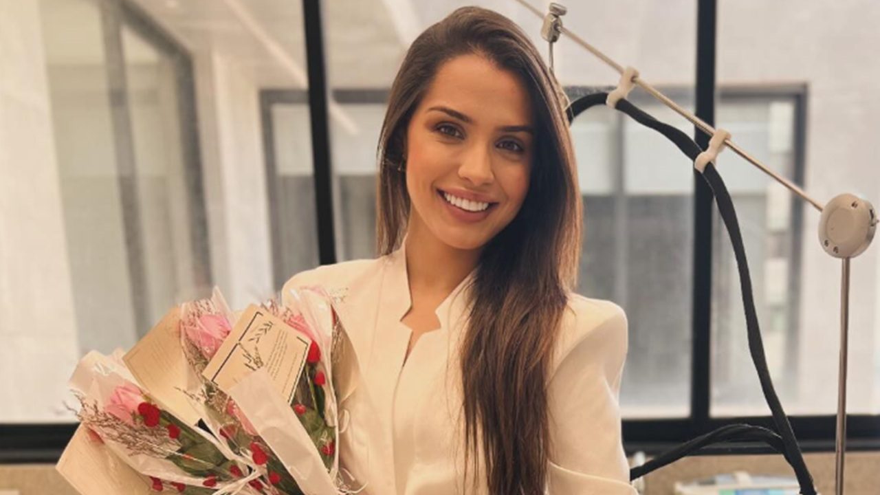 Foto da cirurgiã Dra. Jheniffer Vidal Vieira