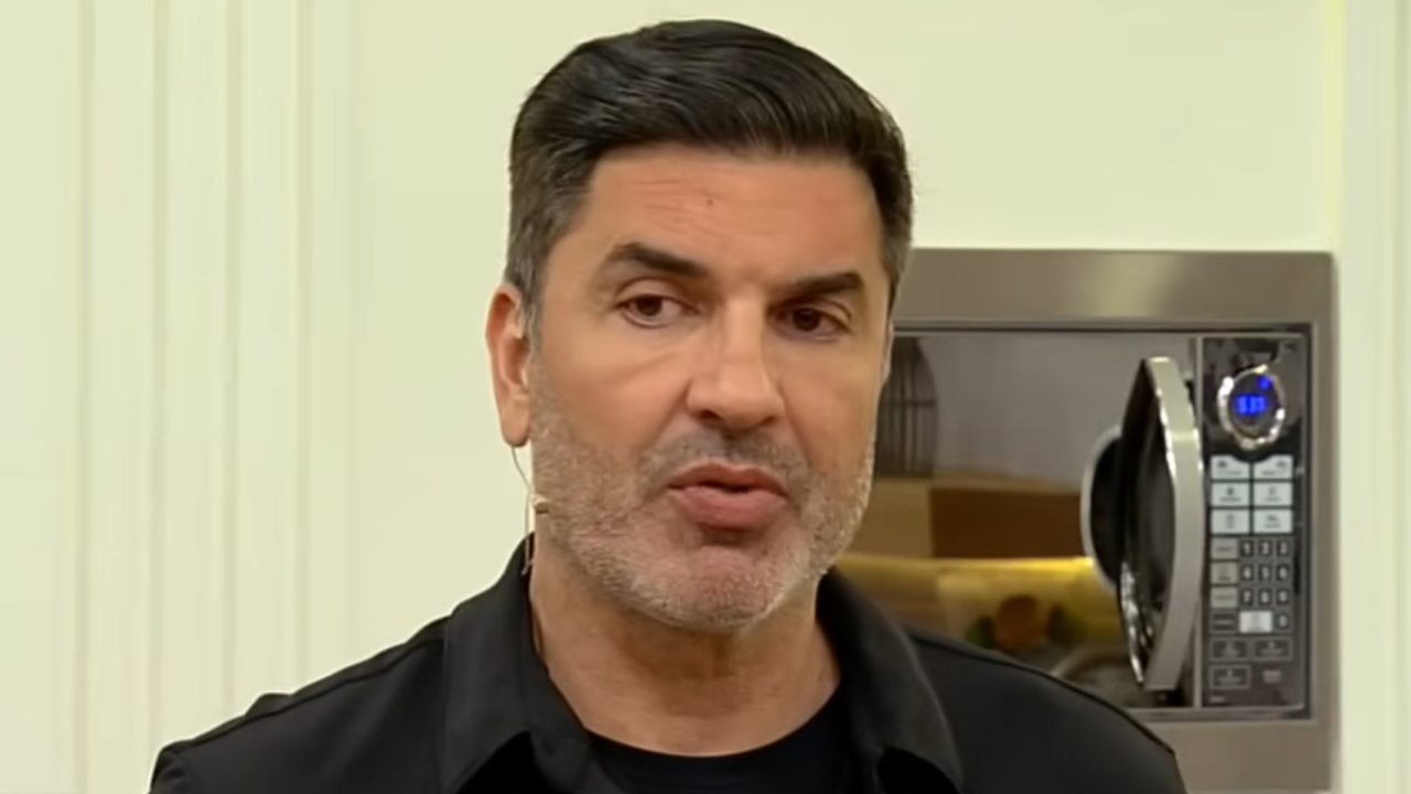 Foto do apresentador Edu Guedes em seu último programa ao vivo na RedeTV!