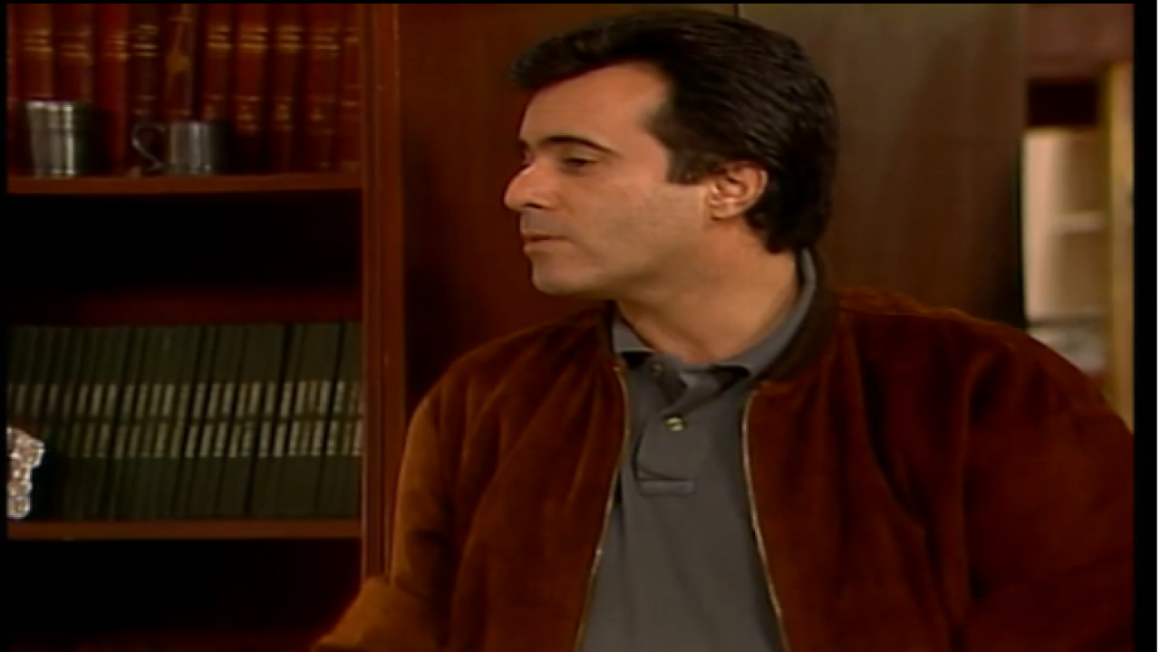 Edu se oferece para ajudar Maria do Carmo a fugir em Rainha da Sucata