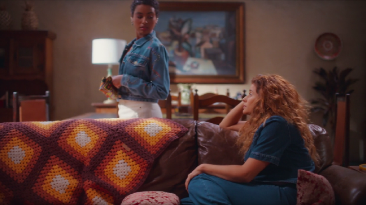 Eduarda pega Agrado no flagra em Coração Acelerado