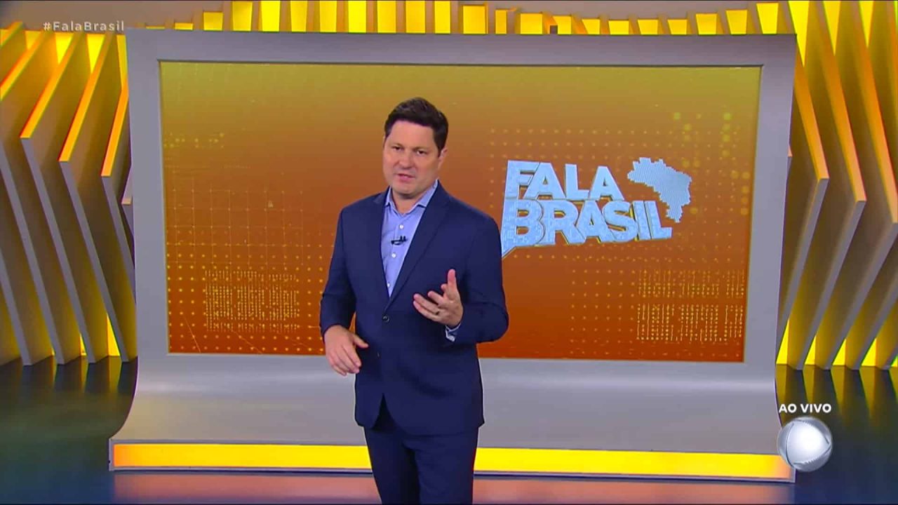 Foto de Eleandro Passaia no estúdio do Fala Brasil