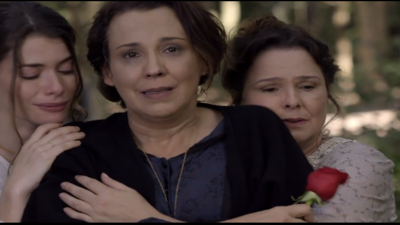 Emília volta ao casebre onde viveu com Bernardo em Além do Tempo