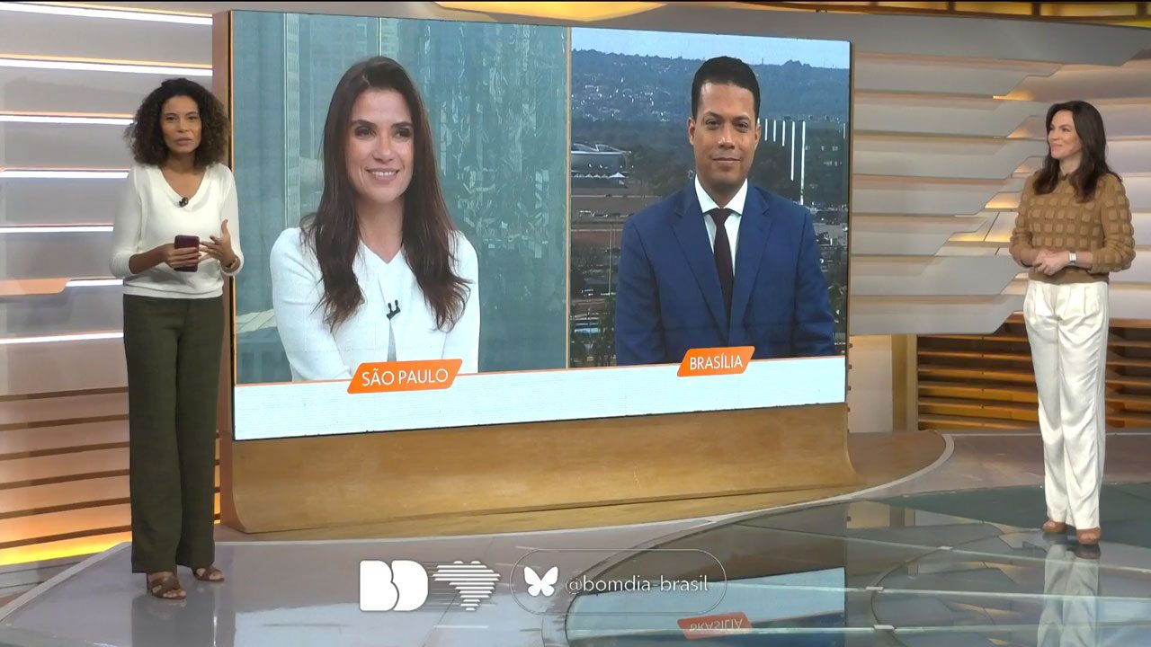 Apresentadoras no estúdio e repórteres em telão durante encerramento do Bom Dia Brasil na Globo