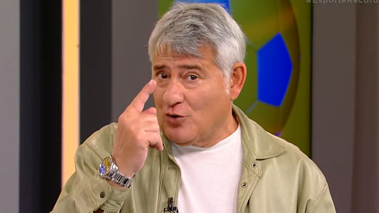 Foto do apresentador Cléber Machado no estúdio do Esporte Record