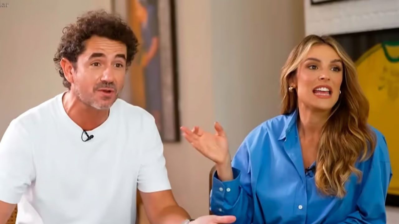 Foto de Felipe Andreoli e Rafa Brites, apresentadores do Power Couple Brasil