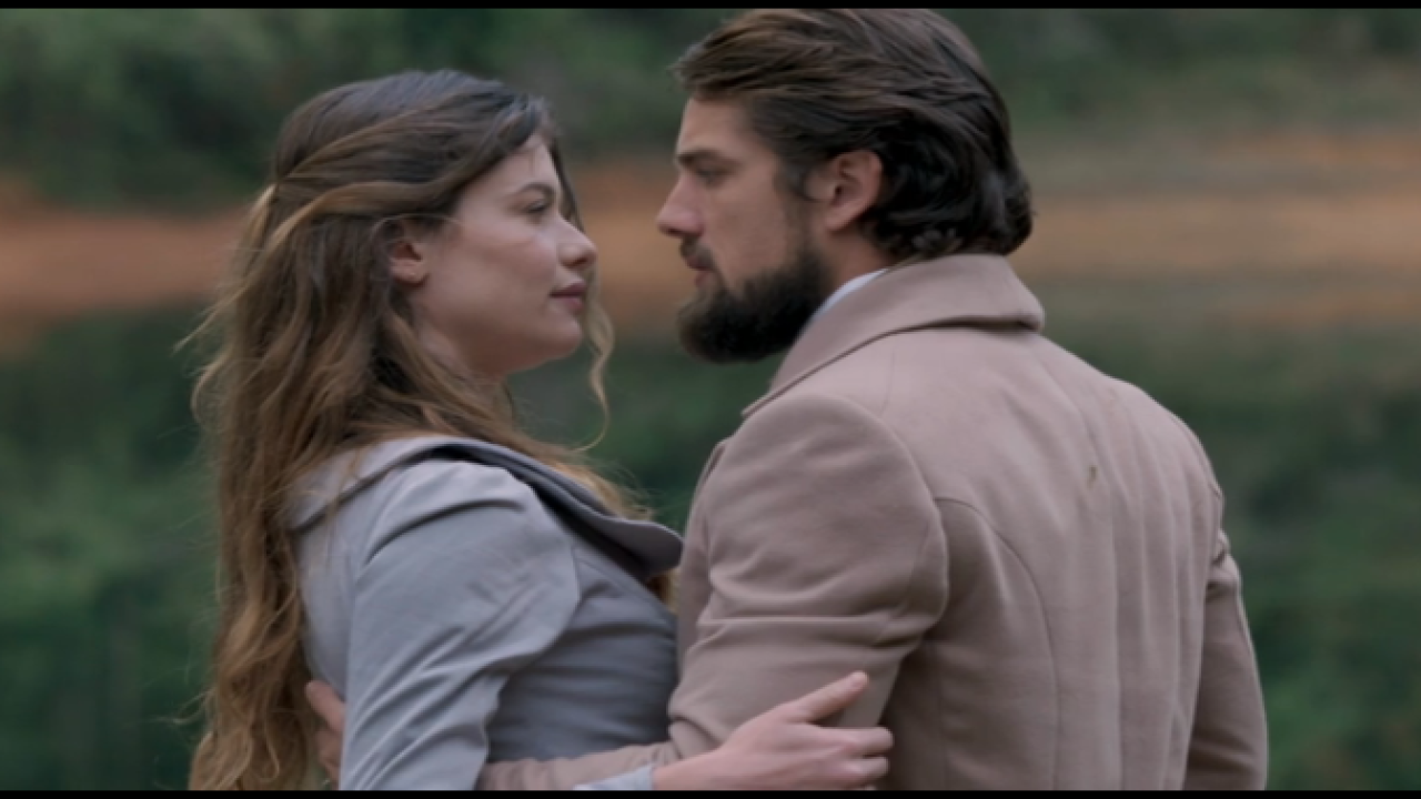 Felipe e Lívia viajam juntos para Bela Rosa em Além do Tempo