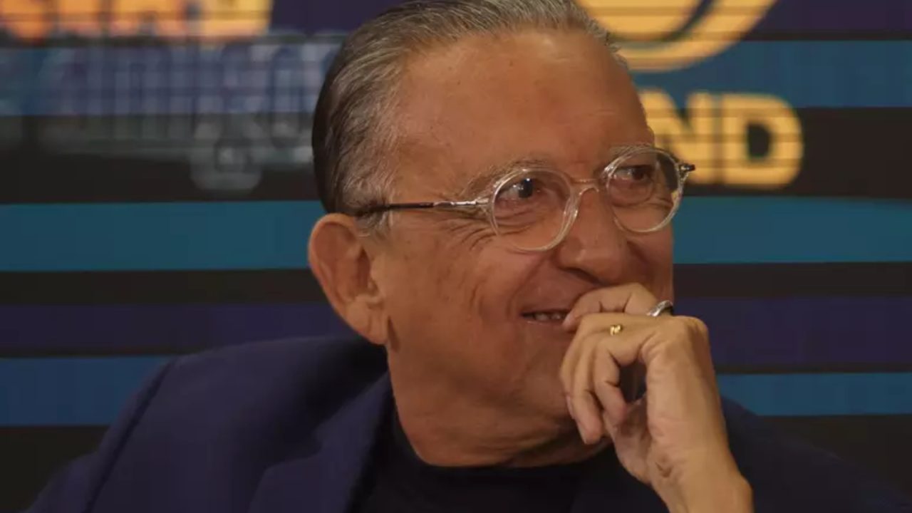 Foto de Galvão Bueno em coletiva de imprensa da Band