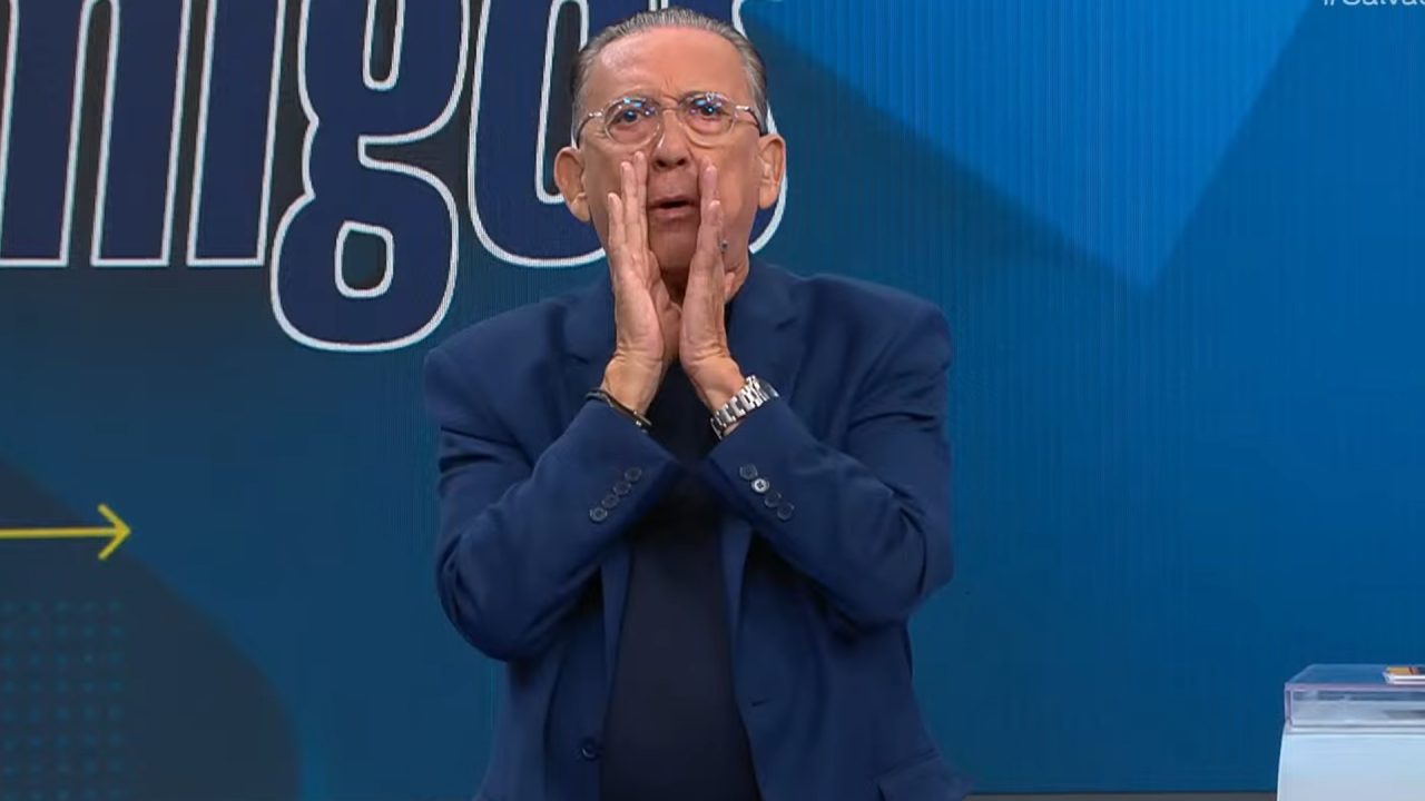 Foto de Galvão Bueno apresentando o programa Galvão e Amigos