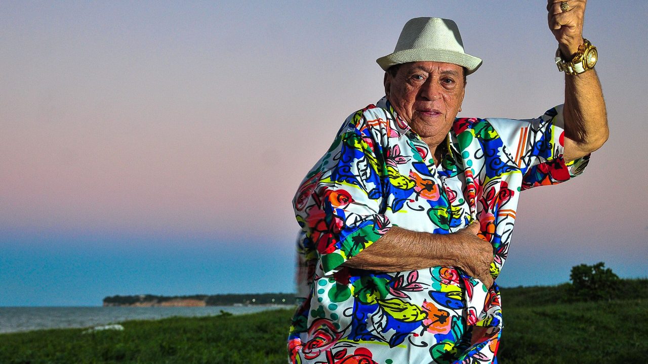 Genival Lacerda em ensaio para jornal paraibano (foto: Divulgação/Correio da Paraíba)