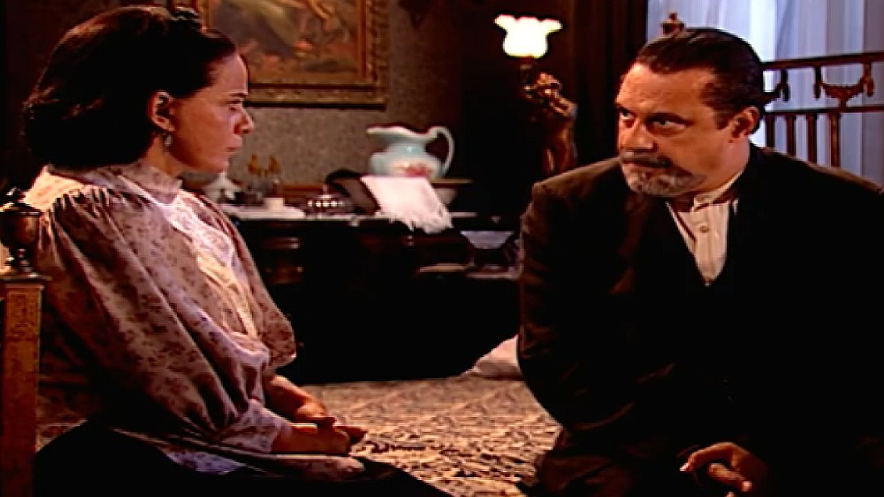 Gumercindo conta a Socorro que reencontrou Naná em Terra Nostra