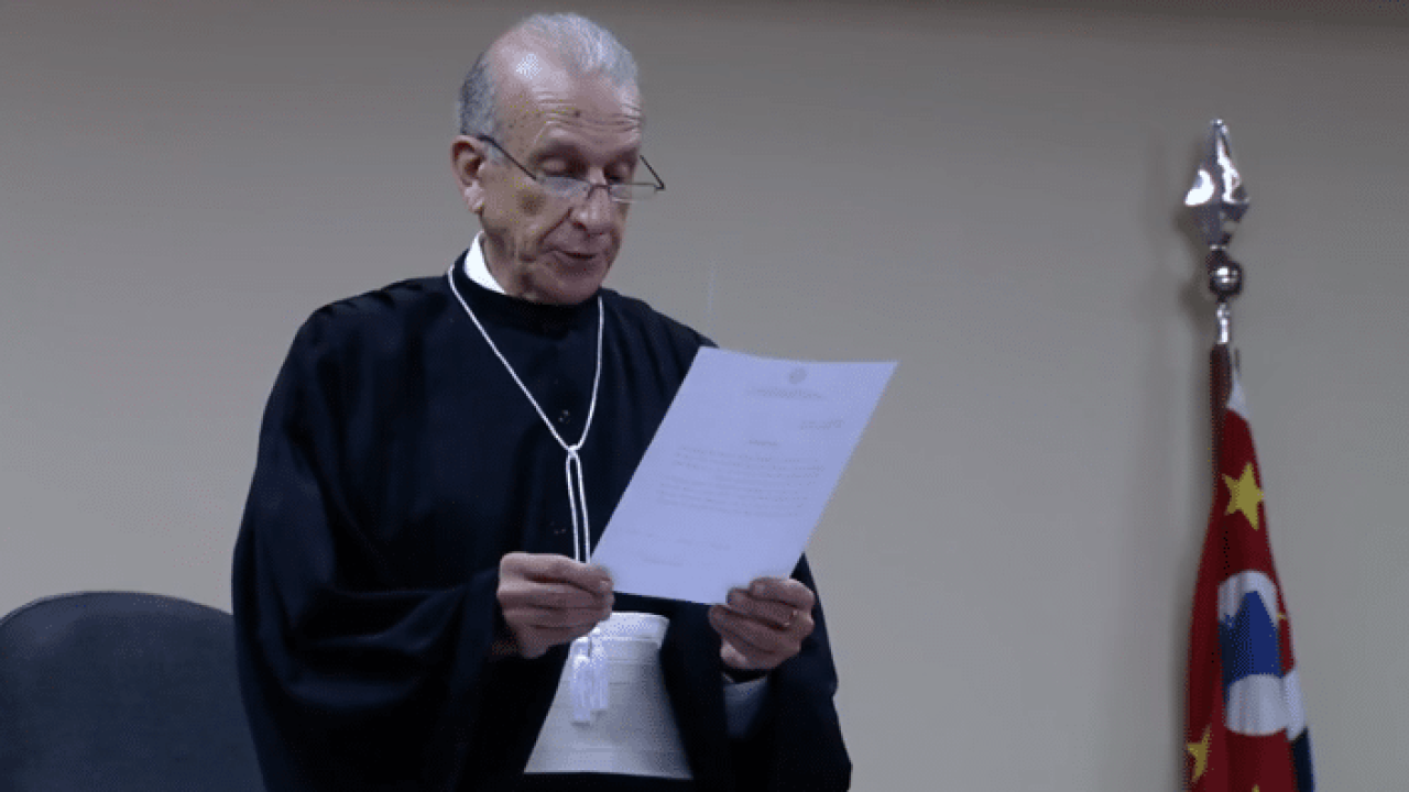 O juiz declara que Donatela é culpada pelo crime do médico em A Favorita