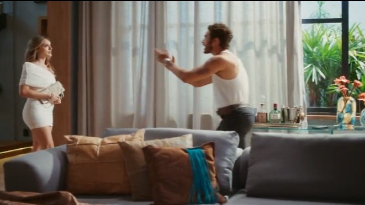 João Raul acaba acreditando que Naiane é mesmo Diana em Coração Acelerado