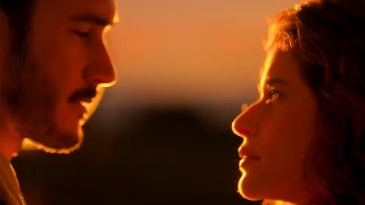 João Raul encontra Agrado mas não a reconhece em Coração Acelerado