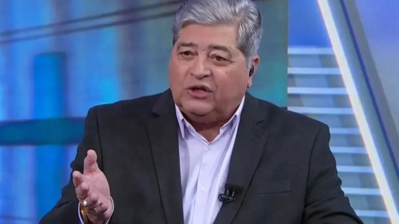 José Luiz Datena em um estúdio de TV