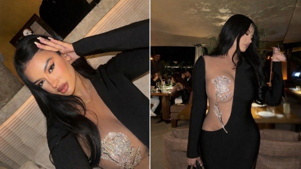 Júlia Medeiros posa em restaurante com vestido preto recortado e aplicação brilhante no busto em montagem com duas fotos lado a lado