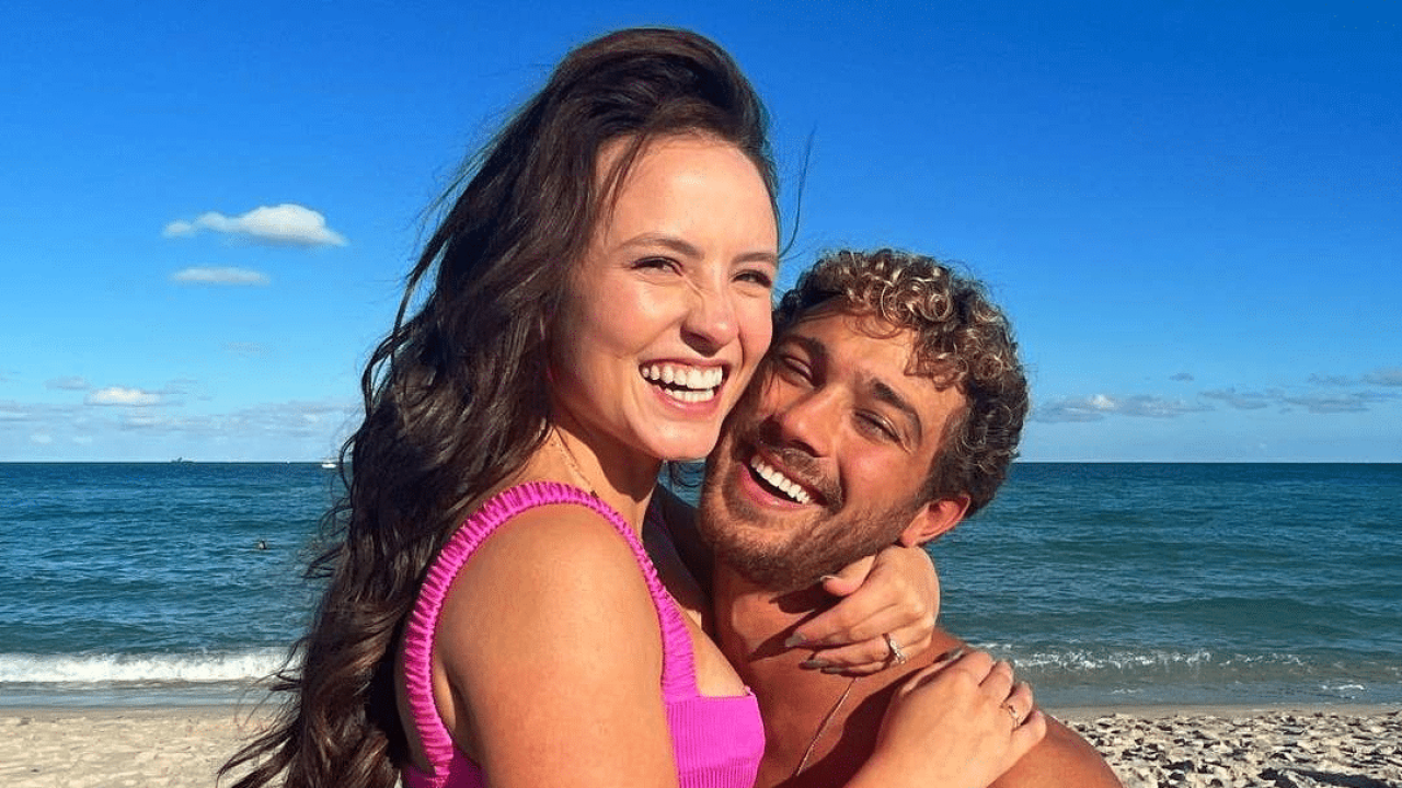 Foto de Larissa Manoela e André Luiz Frambach