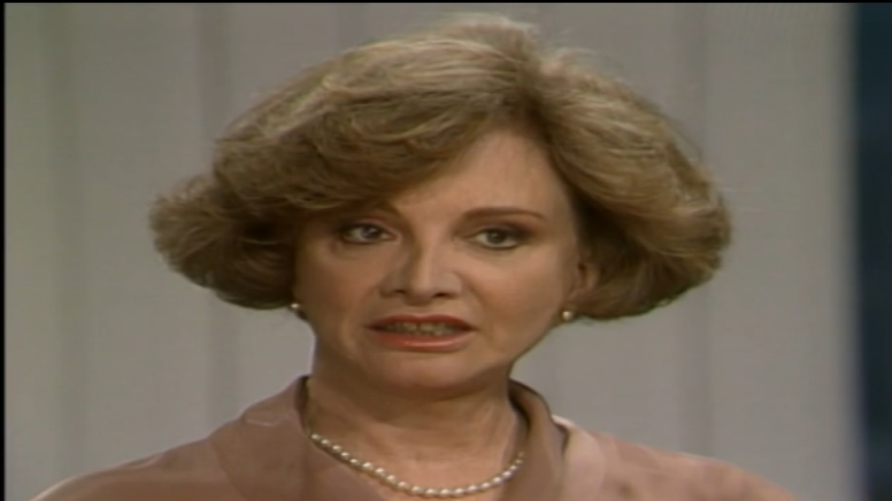 Laurinha obriga advogado a mentir sobre o nascimento de Rafael e Adriana em Rainha da Sucata