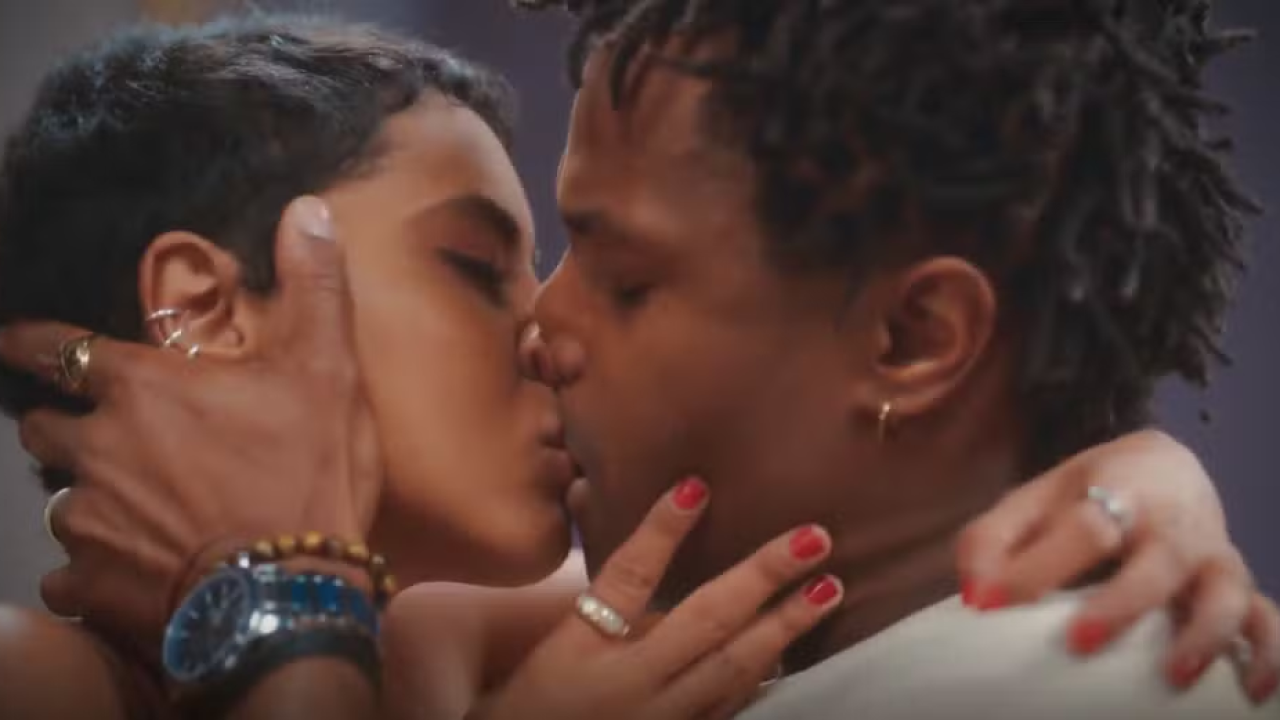 Leandro e Eduarda se entregam a paixão em Coração Acelerado