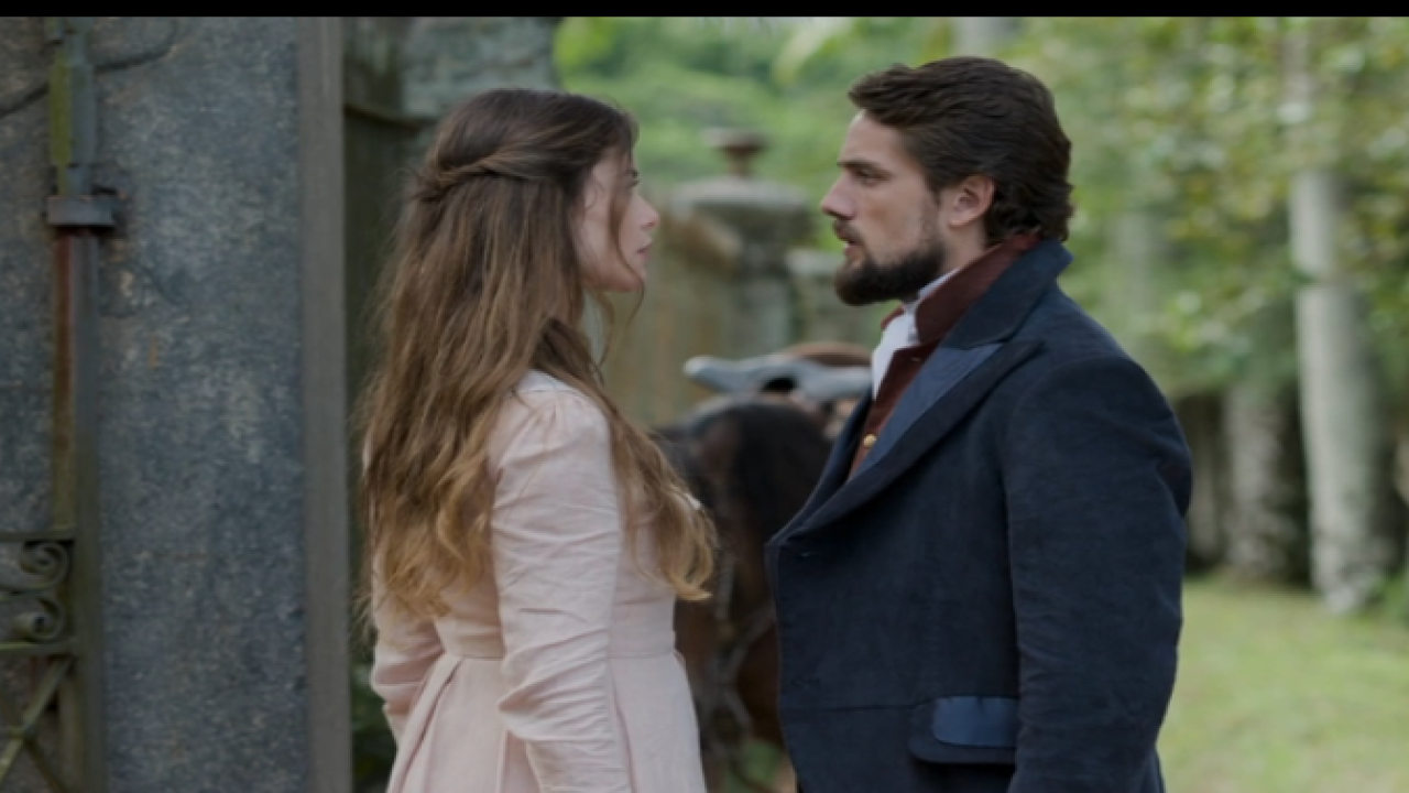 Lívia confirma a mentira de Pedro, dizendo a Felipe que está noiva e vai se casar em Além do Tempo