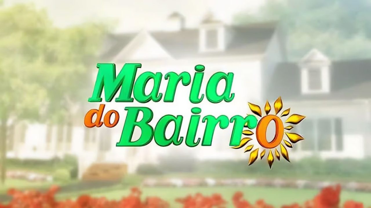 Logo da novela Maria do Bairro com fundo de casa branca e jardim florido
