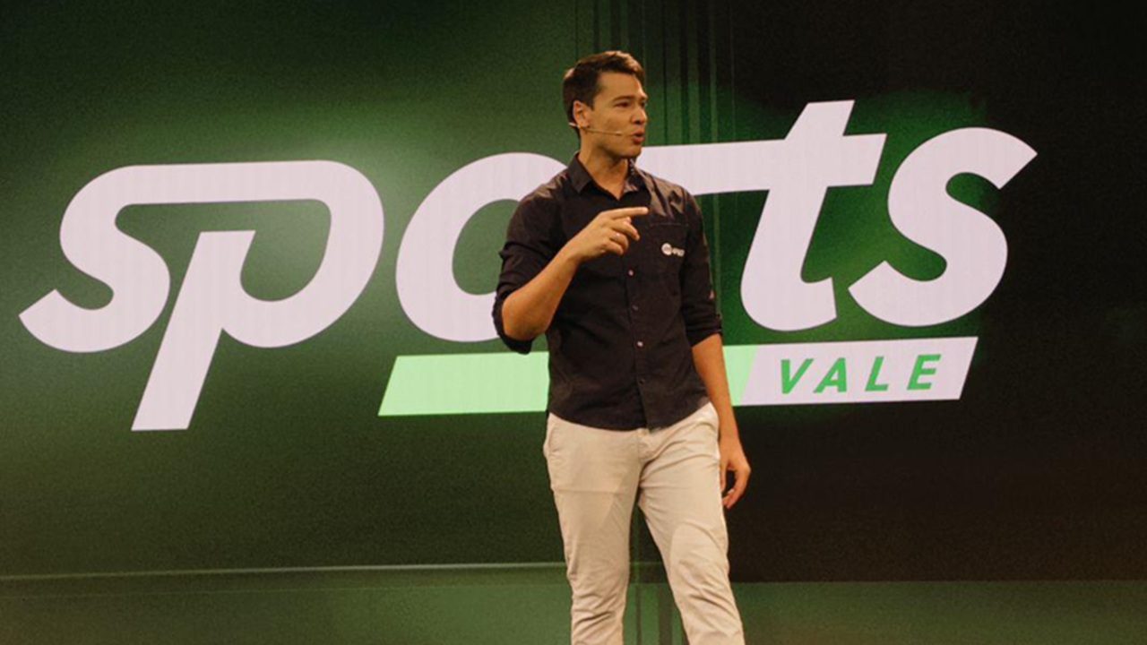 Foto de Lucas Tavares, apresentador do SBT Sports Vale