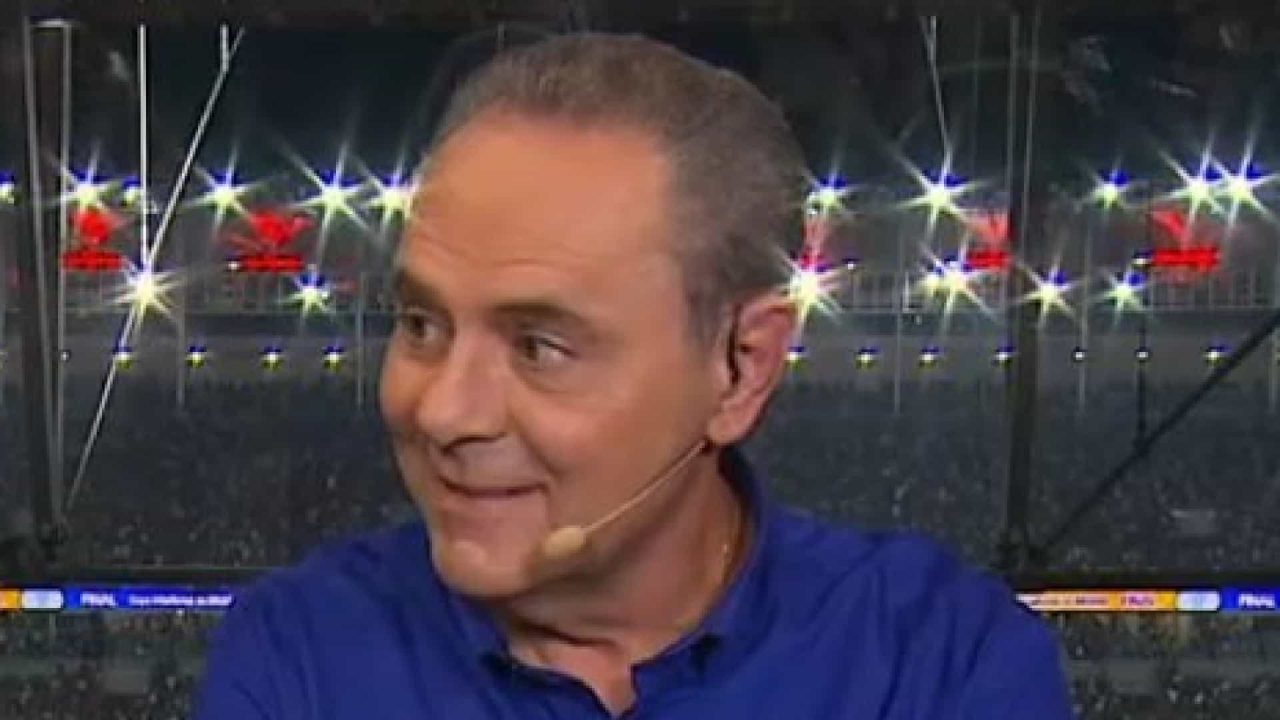 Foto do narrador Luís Roberto na final da Copa do Brasil