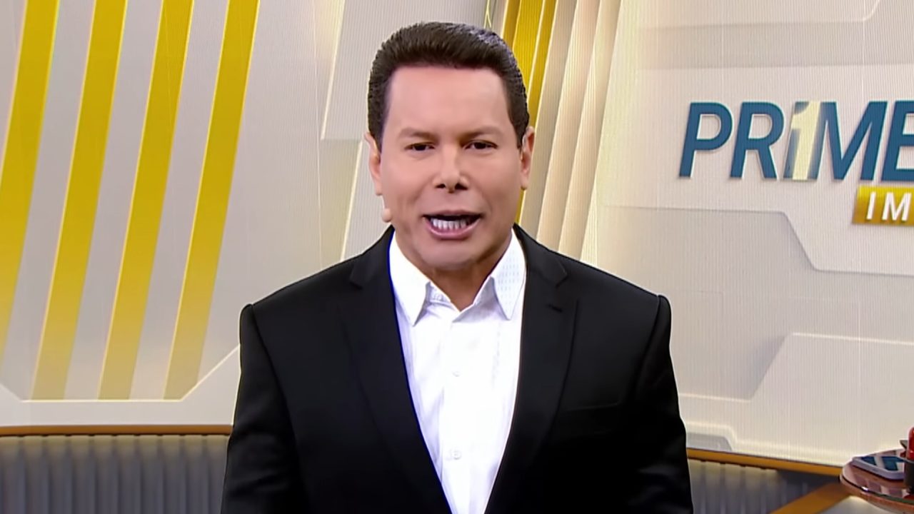 Foto de Marcão do Povo no estúdio do Primeiro Impacto