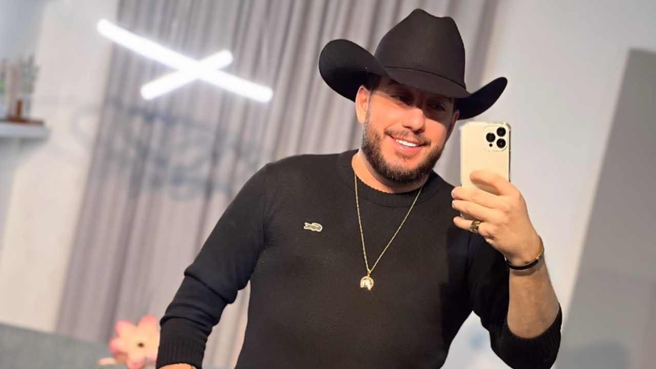 Foto do cantor Marcão Noventta