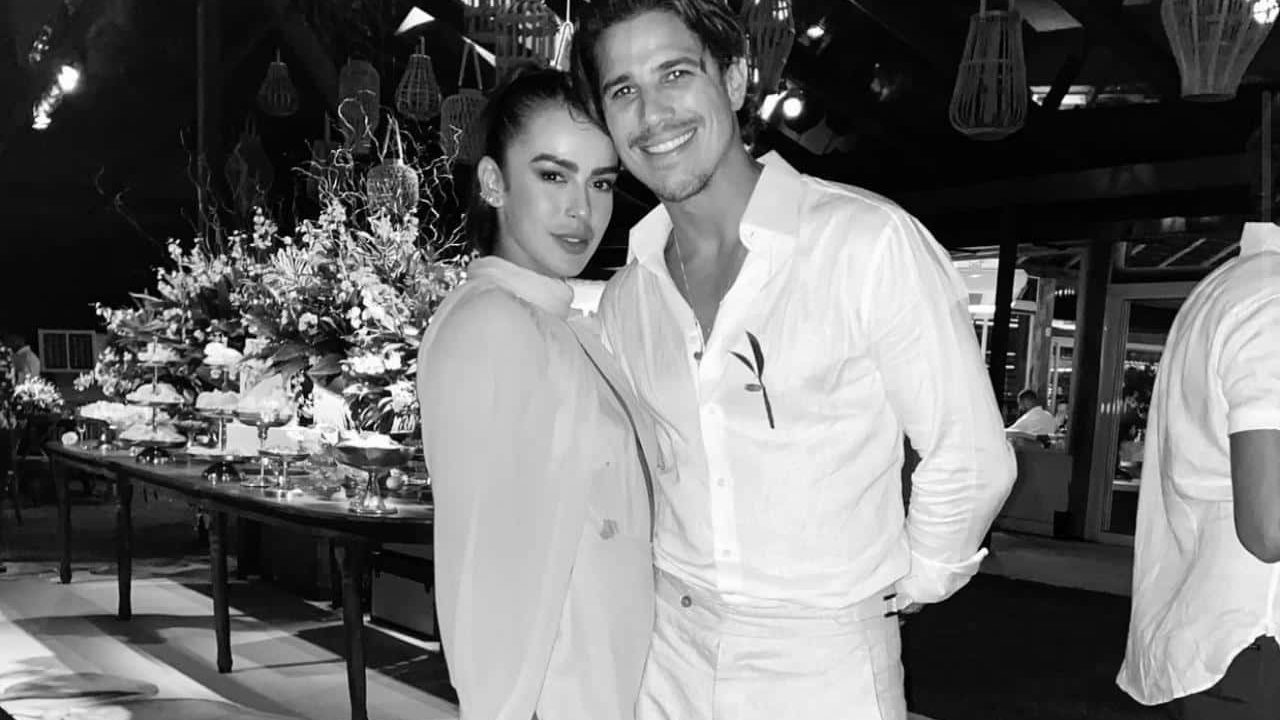 Mari Saad e Romulo Arantes Neto em foto publicada pelo ator