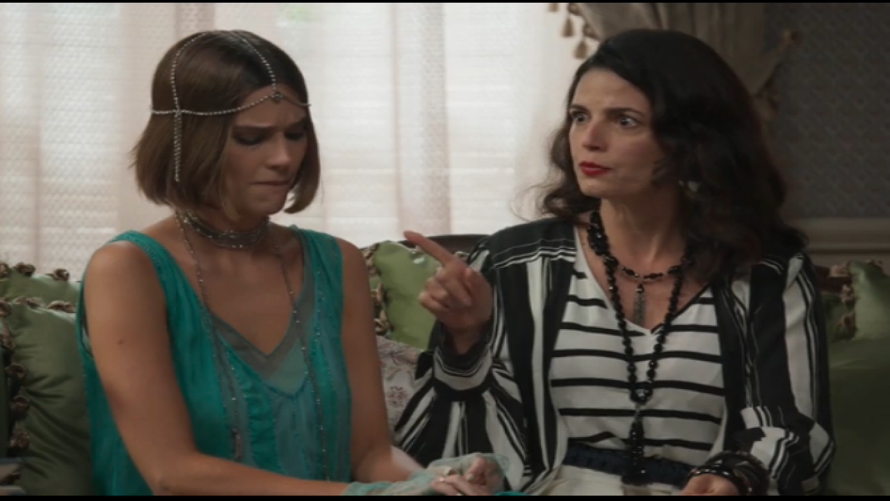 Marta fica inconformada com as atitudes de Virgínia em A Nobreza do Amor