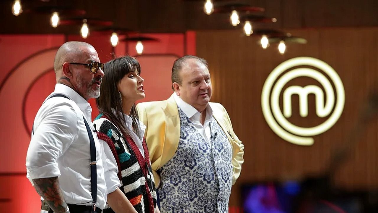 Erick Jacquin, Helena Rizzo e Henrique Fogaça durante avaliação no MasterChef Brasil