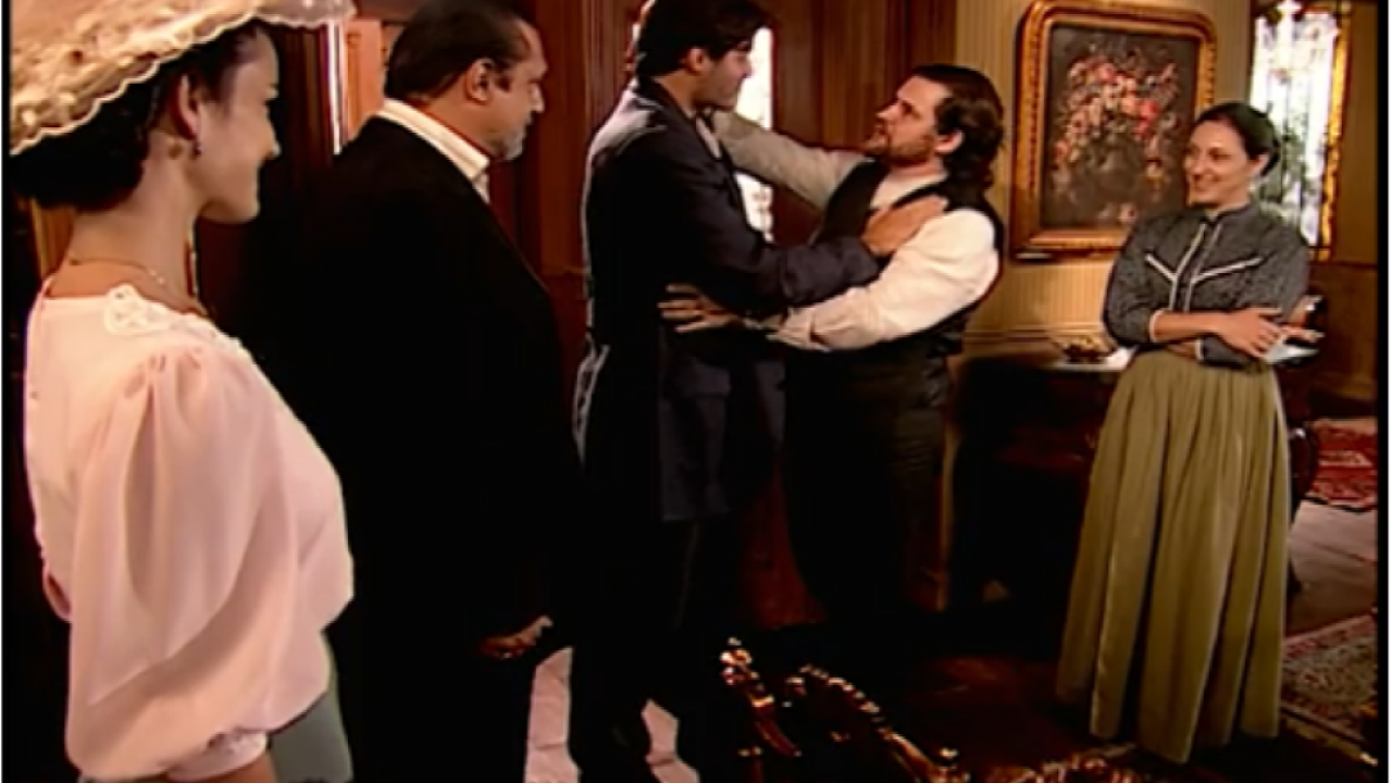 Matteo reencontra Bartolo e Leonora na casa de Gumercindo em Terra Nostra