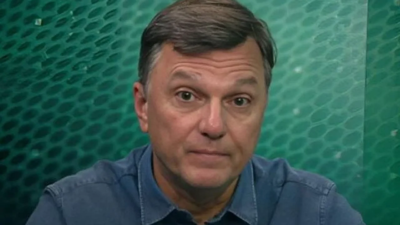 Mauro Cezar em estúdio