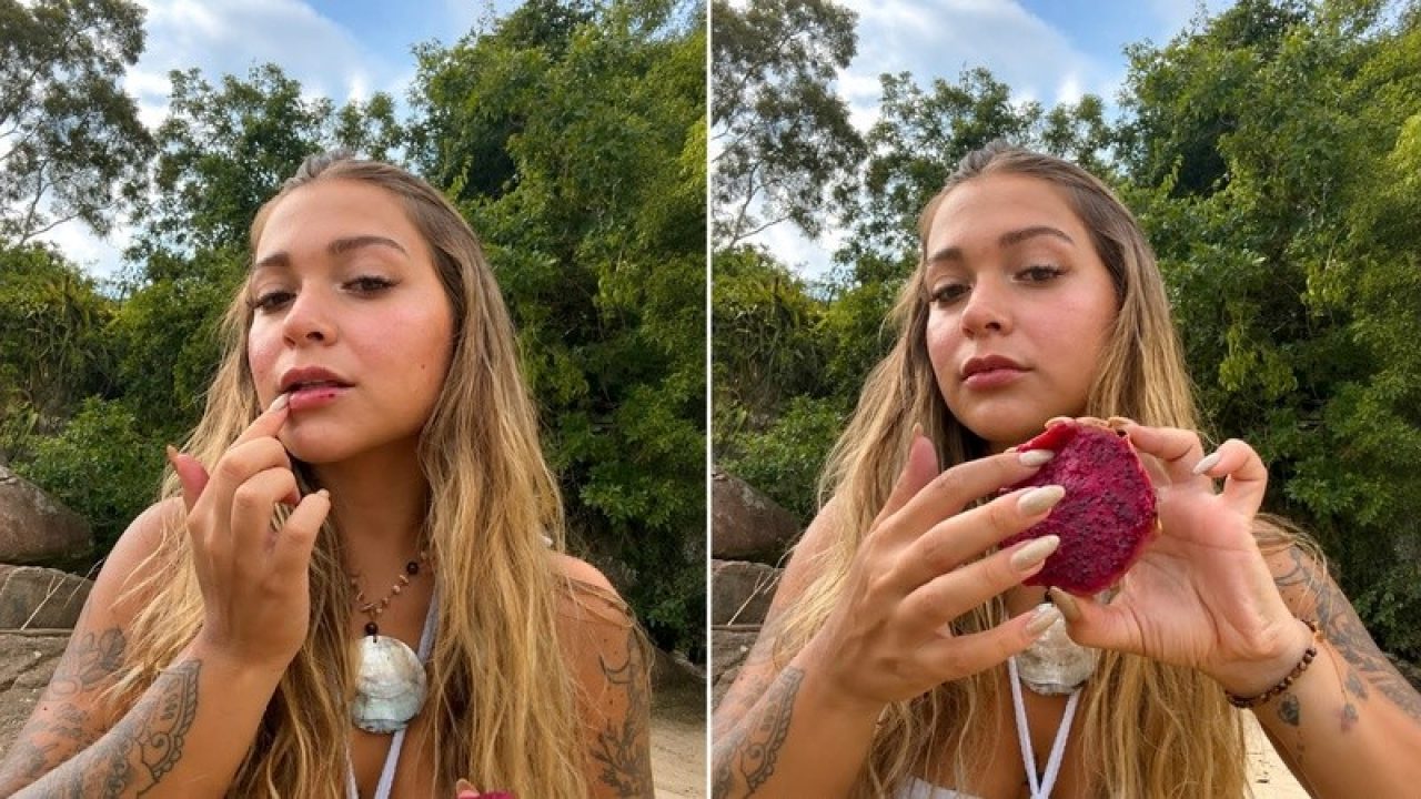 Mel Breia posa ao ar livre e segura metade de uma pitaia em montagem com duas fotos