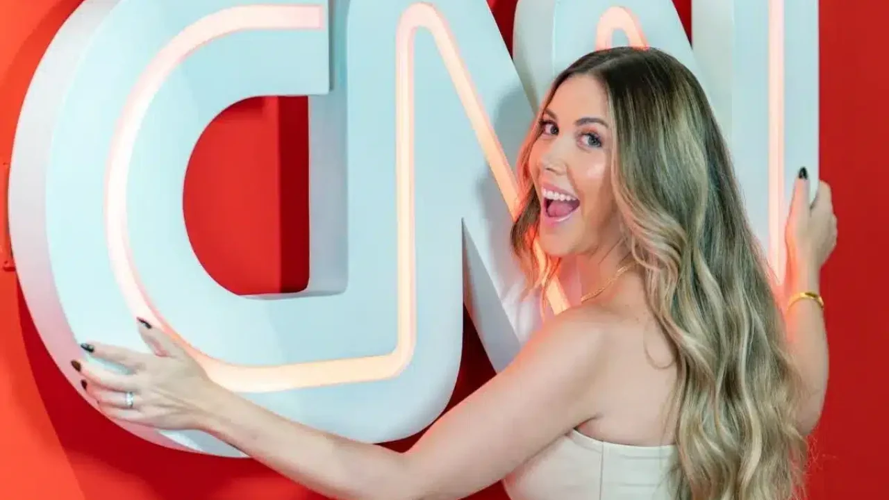 Foto de Mica Rocha na CNN Brasil