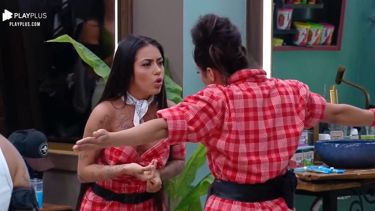 MC Mirella e Raissa Barbosa participaram de A Fazenda 12 (foto: Reprodução/Record)