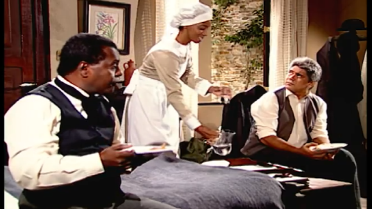 Naná começa a trabalhar na casa de Francesco e Paola em Terra Nostra