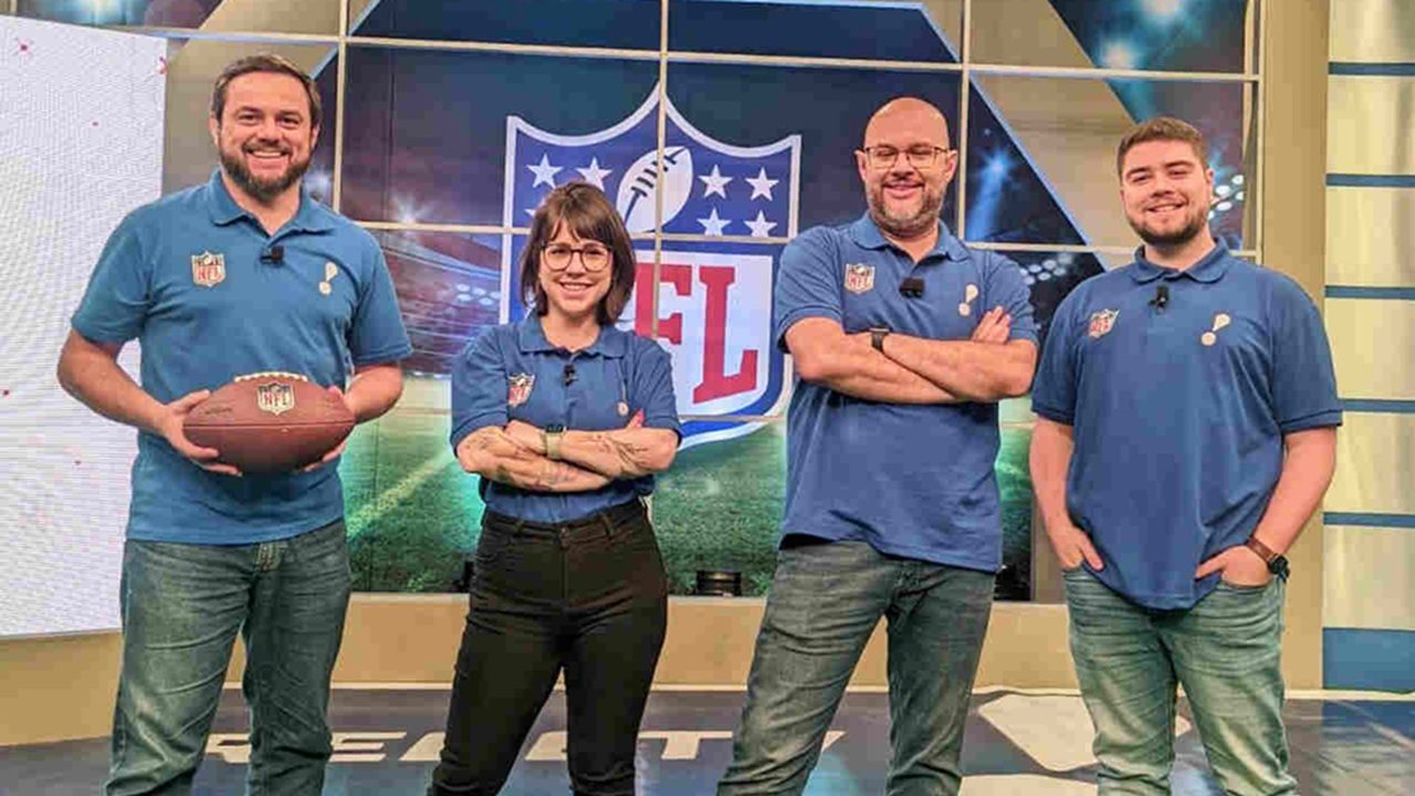 Foto da equipe de transmissão da NFL na RedeTV!