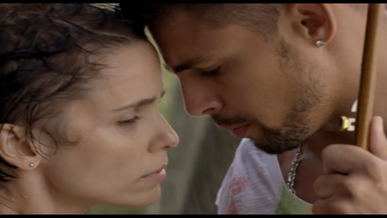 Nina teme que Jorginho se lembre dela em Avenida Brasil