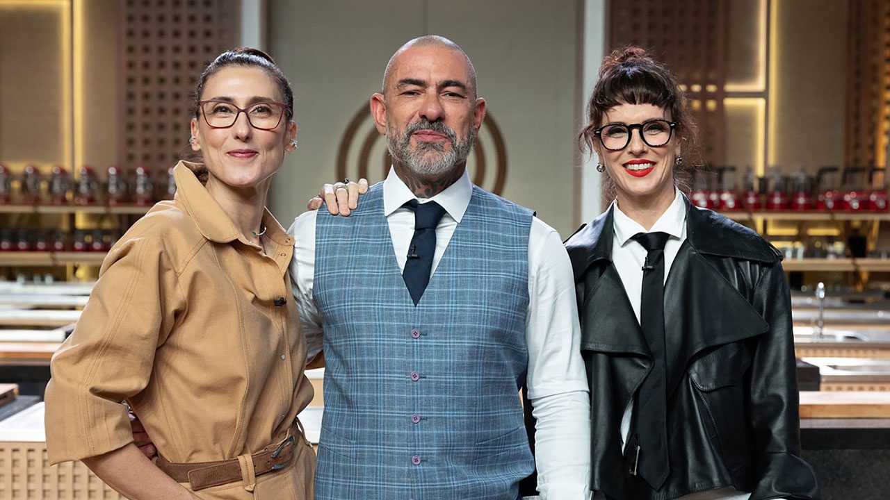 Paola Carosella, Henrique Fogaça e Helena Rizzo no estúdio do MasterChef Brasil