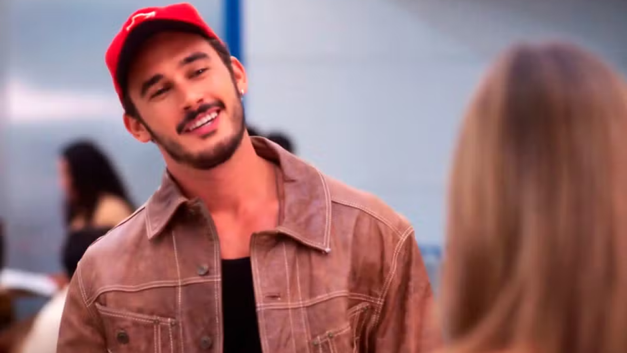 Para esquecer Agrado, João Raul resolve investir em Naiane em Coração Acelerado